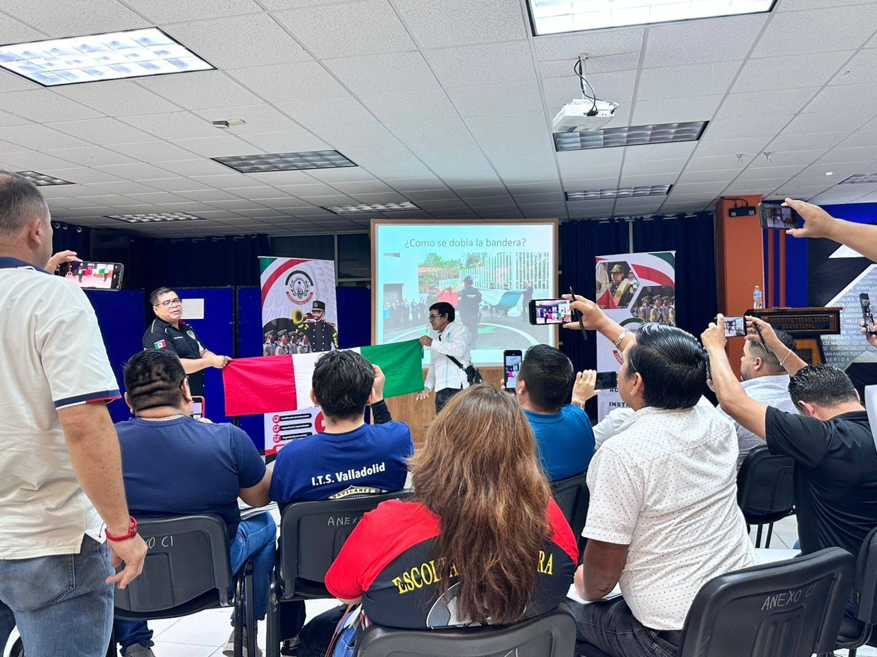 CURSO NACIONAL DE INSTRUCTORES DE BANDAS DE GUERRA Y ESCOLTAS DE BANDERA