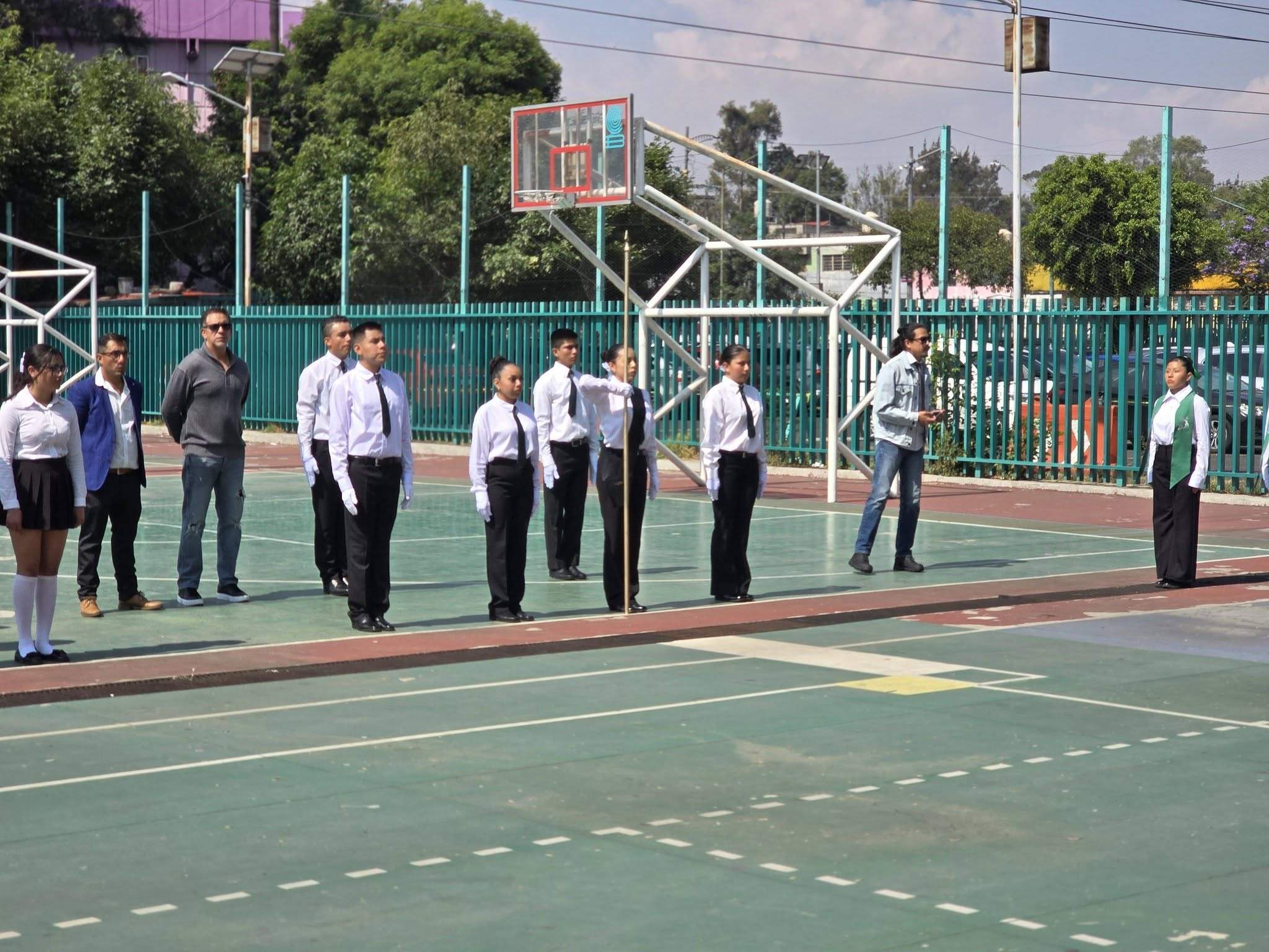 CONCURSO DE ESCOLTAS DE BANDERA DEL COLEGIO DE BACHILLERES