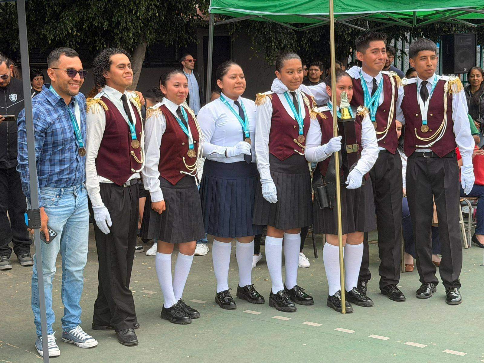 CONCURSO DE ESCOLTAS DE BANDERA DEL COLEGIO DE BACHILLERES