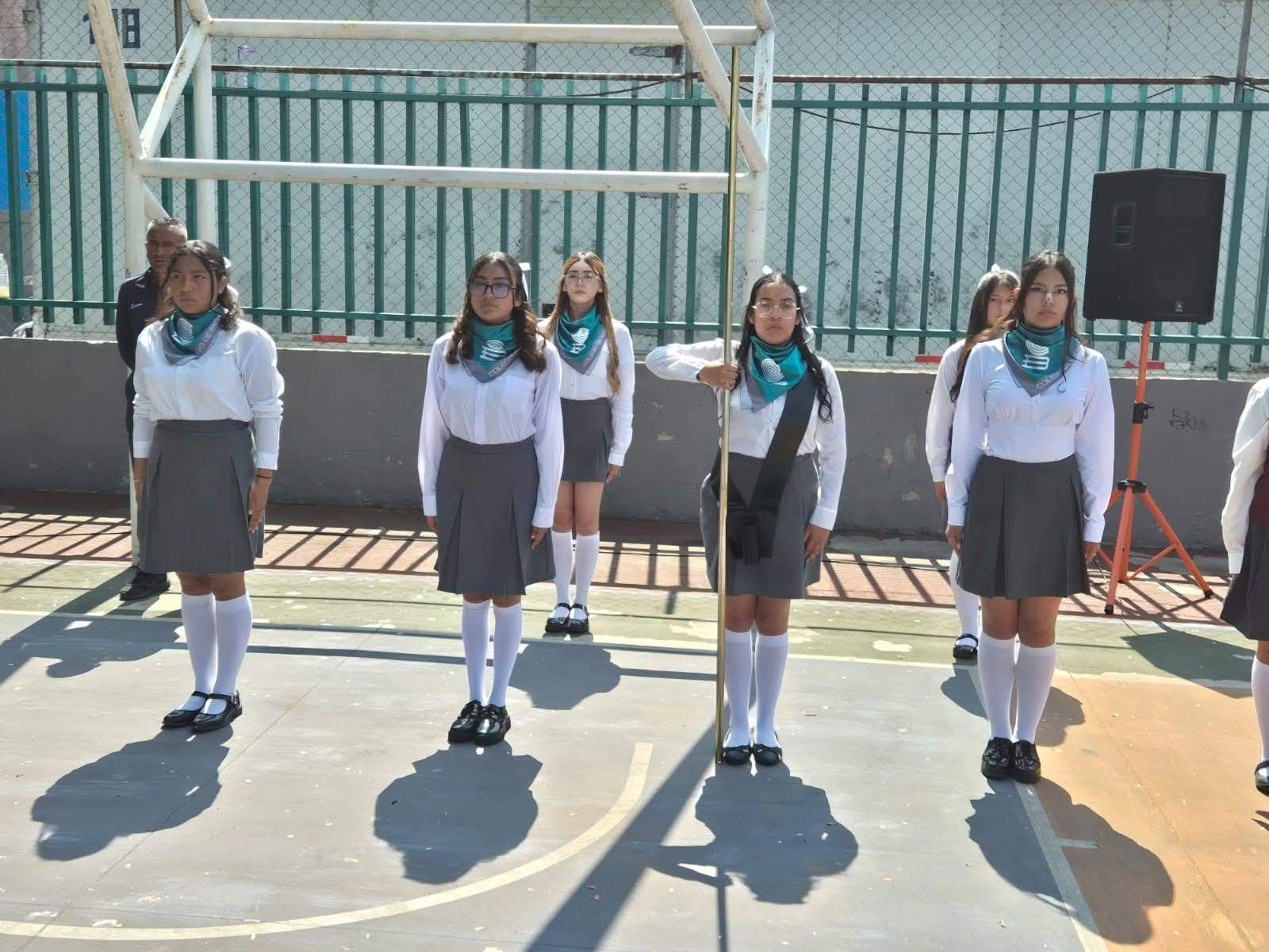 CONCURSO DE ESCOLTAS DE BANDERA DEL COLEGIO DE BACHILLERES