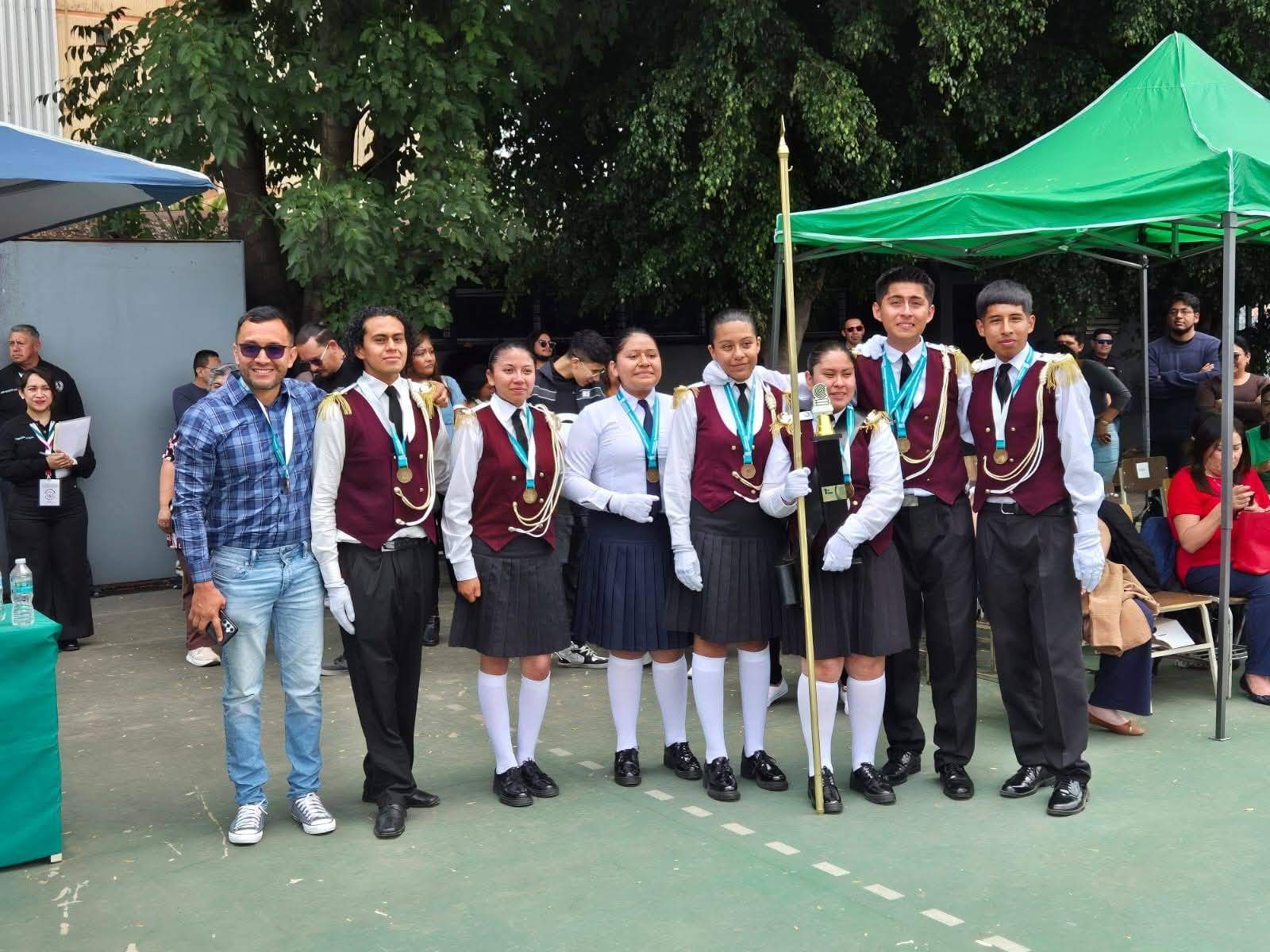 CONCURSO DE ESCOLTAS DE BANDERA DEL COLEGIO DE BACHILLERES